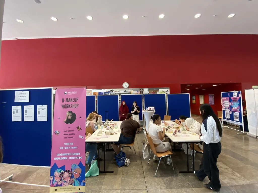 Visitors at the Korean education and career culture fair